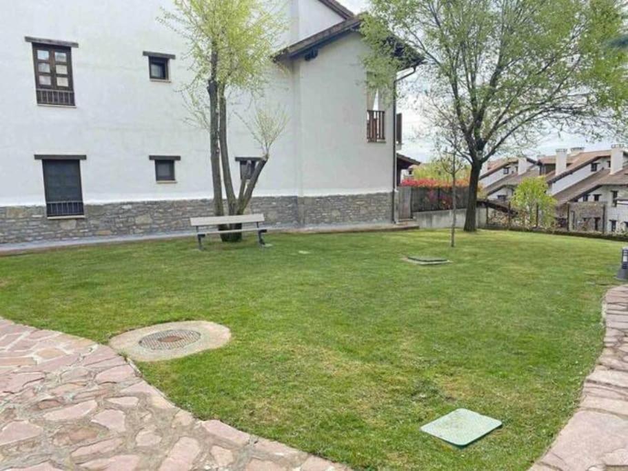 Un Encanto De Duplex Jaca Exterior photo